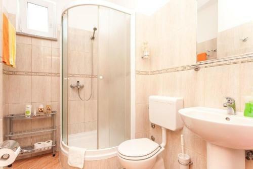 Hostal Apartments And Rooms Led-near Sea