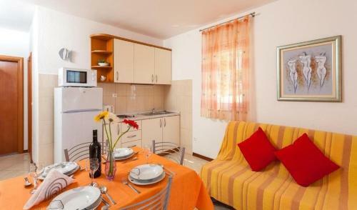 Hostal Apartments And Rooms Led-near Sea