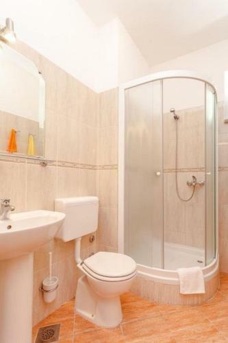 Hostal Apartments And Rooms Led-near Sea