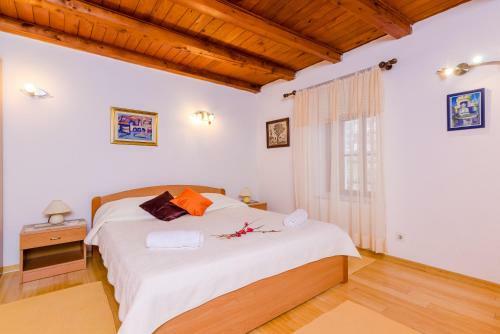 11 Stars Apartments