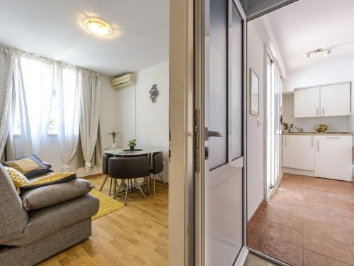 Spacious Apartment In Dubrovnik With Beach Nearby