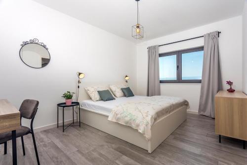 Duce Villa Sleeps 8 With Pool
