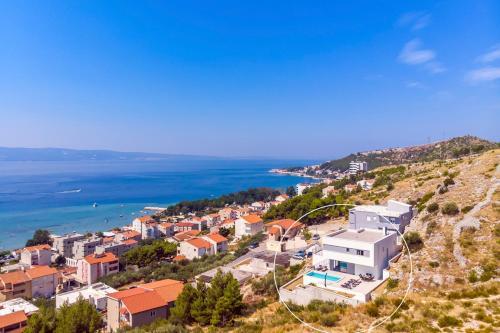 Duce Villa Sleeps 8 With Pool