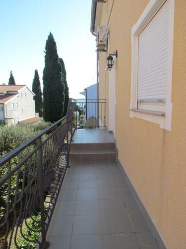 Holiday Apartment In House Damir