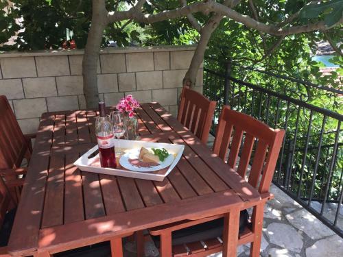 Studio Apartment With Terrace And Sea View,30m Distant From The Beach!