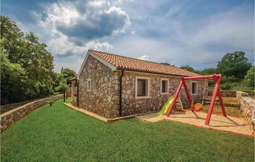 Three-bedroom Holiday Home In Gostinjac