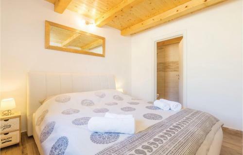 Three-bedroom Holiday Home In Gostinjac