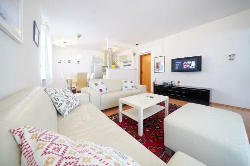 Holiday House Elashome