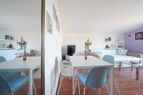 Holiday House Elashome