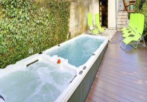 Holiday Home Dany - With Jacuzzi