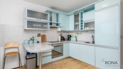 Spacious Apartment With A Panoramic View