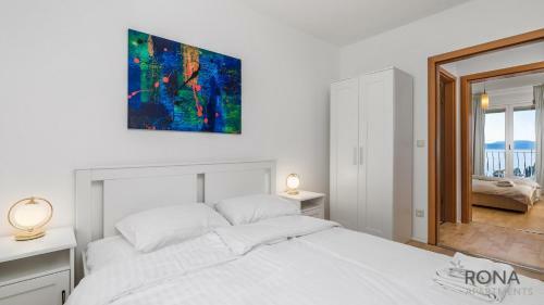 Spacious Apartment With A Panoramic View