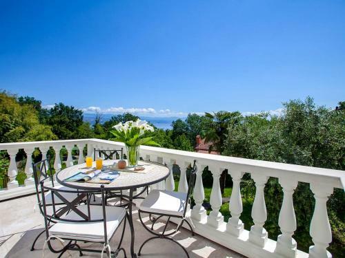 Ika Villa Sleeps 8 With Pool Air Con And Wifi