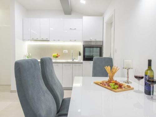 Pretty Apartment In Imotski Close To River