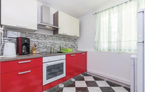 Four-bedroom Holiday Home In Jadranovo