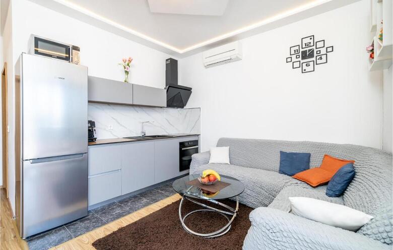 Two-bedroom Holiday Home In Janjina