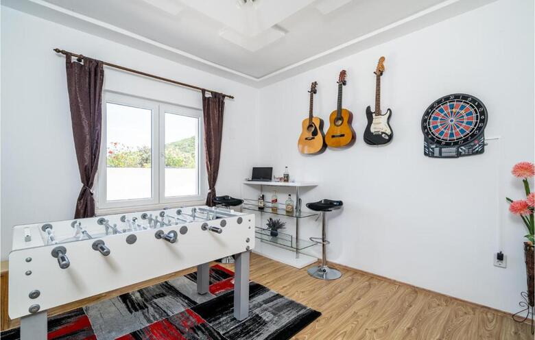 Two-bedroom Holiday Home In Janjina