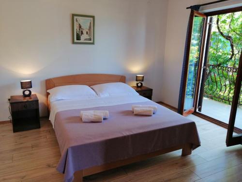 Apartment And Room Caric