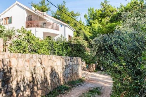 Apartment With 2 Bedrooms In Jelsa With Wifi