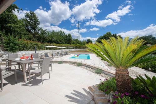 House For Holiday Kiko With Swimmingpool