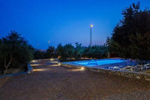 Luxury Villa With Pool & Large Garden Near Split