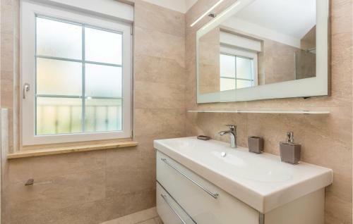 Three-bedroom Holiday Home In Kornic