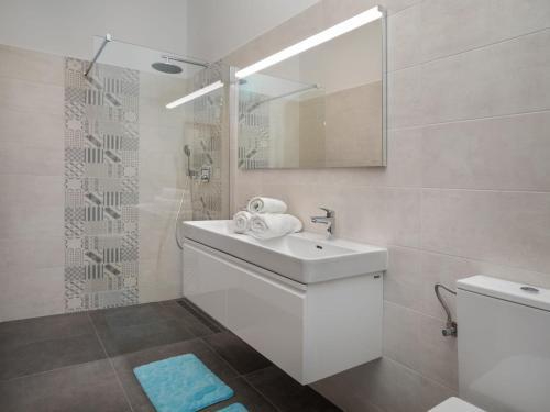 Holiday Home Dori - Lbn394