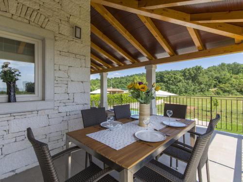 Peaceful Villa In Dubravci With Swimming Pool