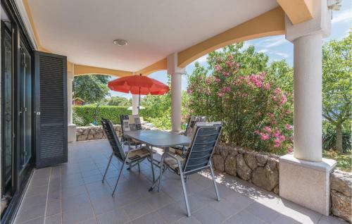 Four-bedroom Holiday Home In Linardici