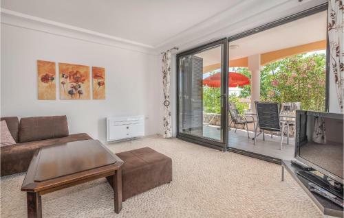 Four-bedroom Holiday Home In Linardici