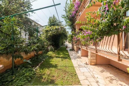 Apartments Ivica 1706