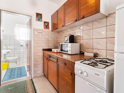 Decent Apartment In Li?njan With Balcony