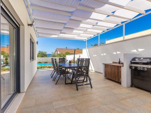 Scenic Villa In Linardi?i With Private Swimming Pool