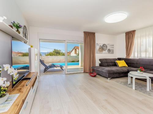 Scenic Villa In Linardi?i With Private Swimming Pool