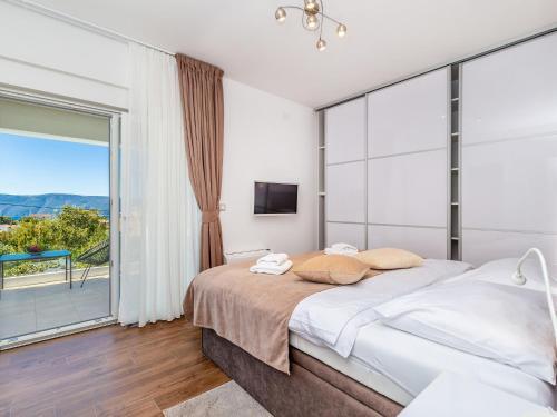Scenic Villa In Linardi?i With Private Swimming Pool