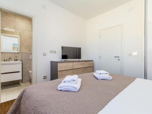 Scenic Villa In Linardi?i With Private Swimming Pool