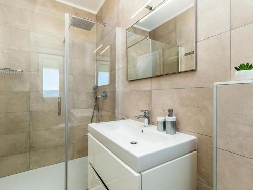 Scenic Villa In Linardi?i With Private Swimming Pool