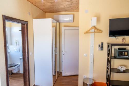 Hostal Via Flavia With Common Pool