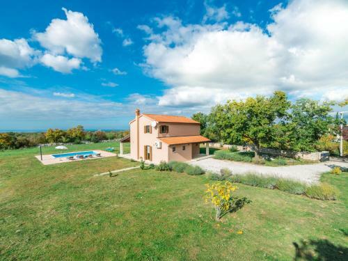 Cozy Villa In Sveti Lovrec With Private Pool
