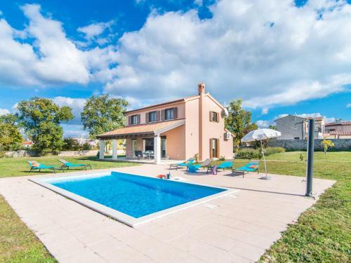 Cozy Villa In Sveti Lovrec With Private Pool