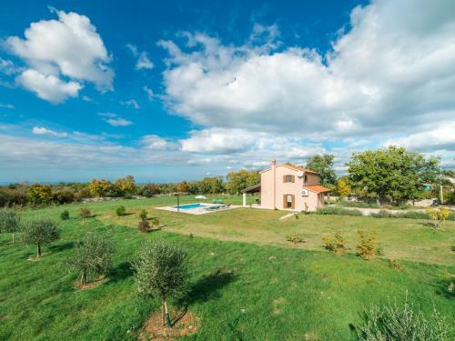Cozy Villa In Sveti Lovrec With Private Pool