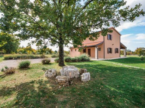Cozy Villa In Sveti Lovrec With Private Pool