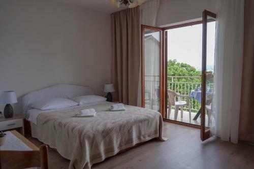 Apartments Jakov