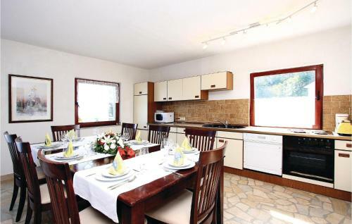Four-bedroom Holiday Home In Lovran