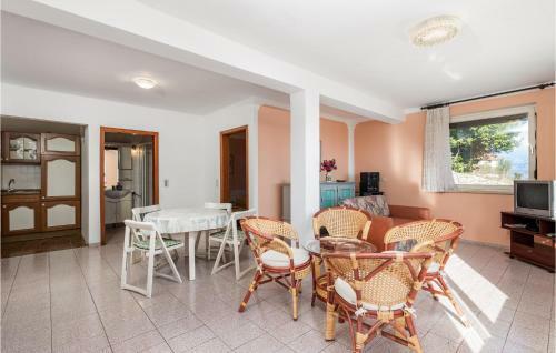 Four-bedroom Holiday Home In Lovran