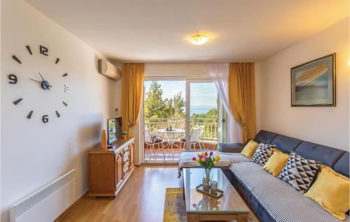 Two-bedroom Apartment In Makarska