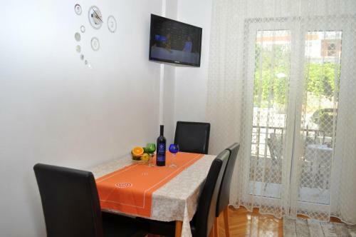Hostal App & Rooms Ljuba - 130m From Sea