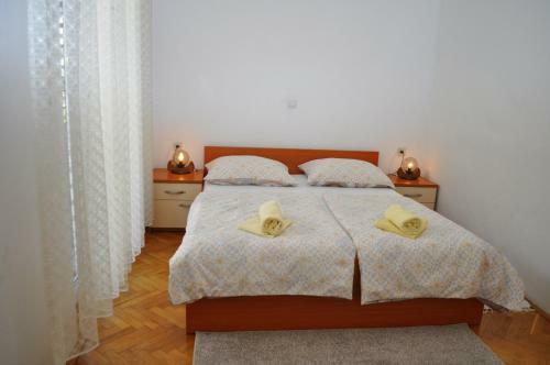 Hostal App & Rooms Ljuba - 130m From Sea