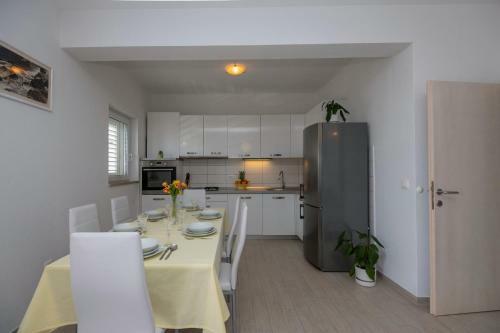 Apartment With Big And Free Private Parking