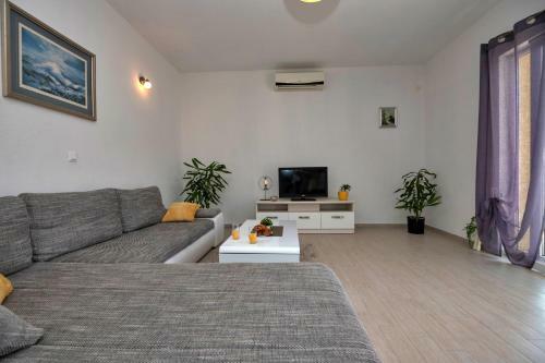 Apartment With Big And Free Private Parking